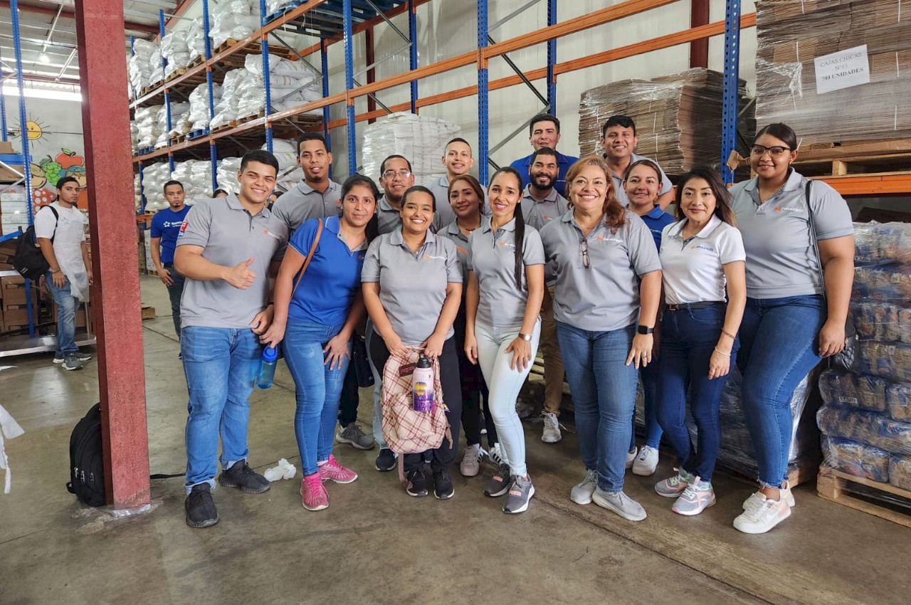 Nuestros voluntarios apoyan a el Banco de Alimentos