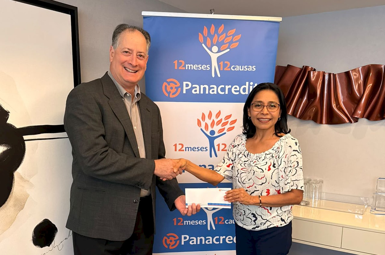 Panacredit entrega donación a Fundación Casa Esperanza